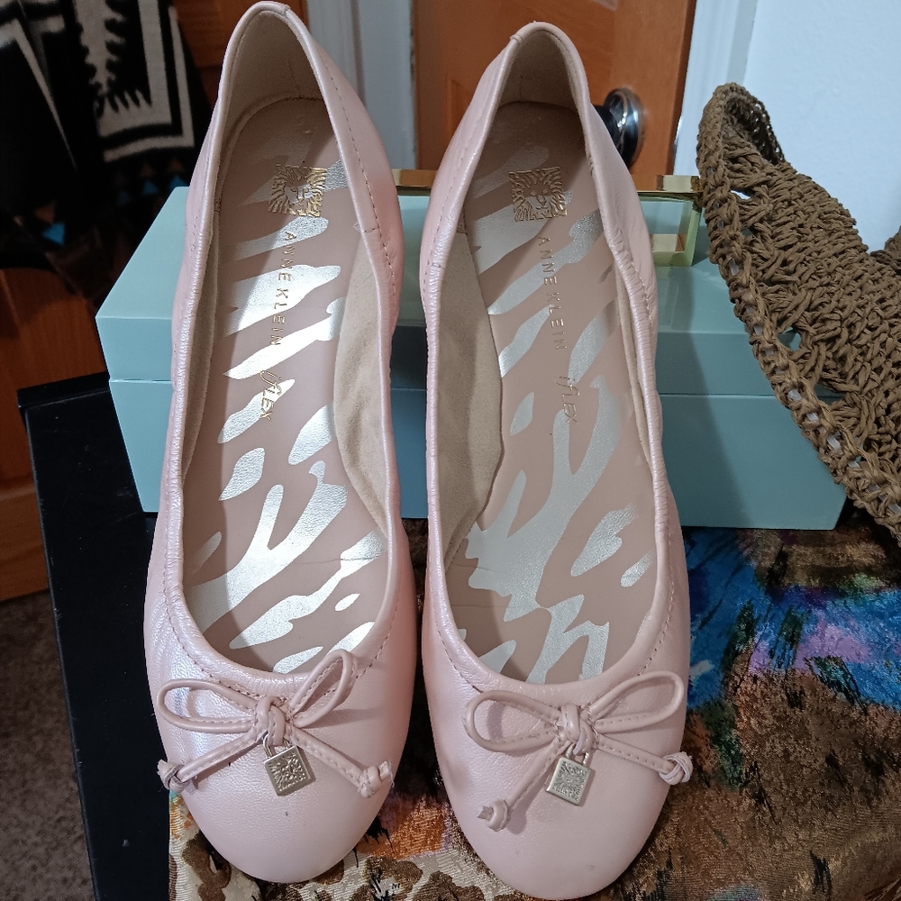 Anne Klein women's Flats sz 7.5M